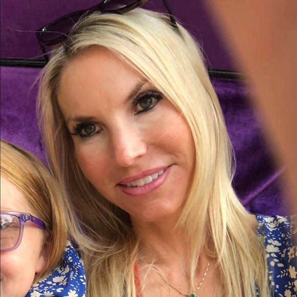 Meet your Posher, Laura - Picture 1 of 1